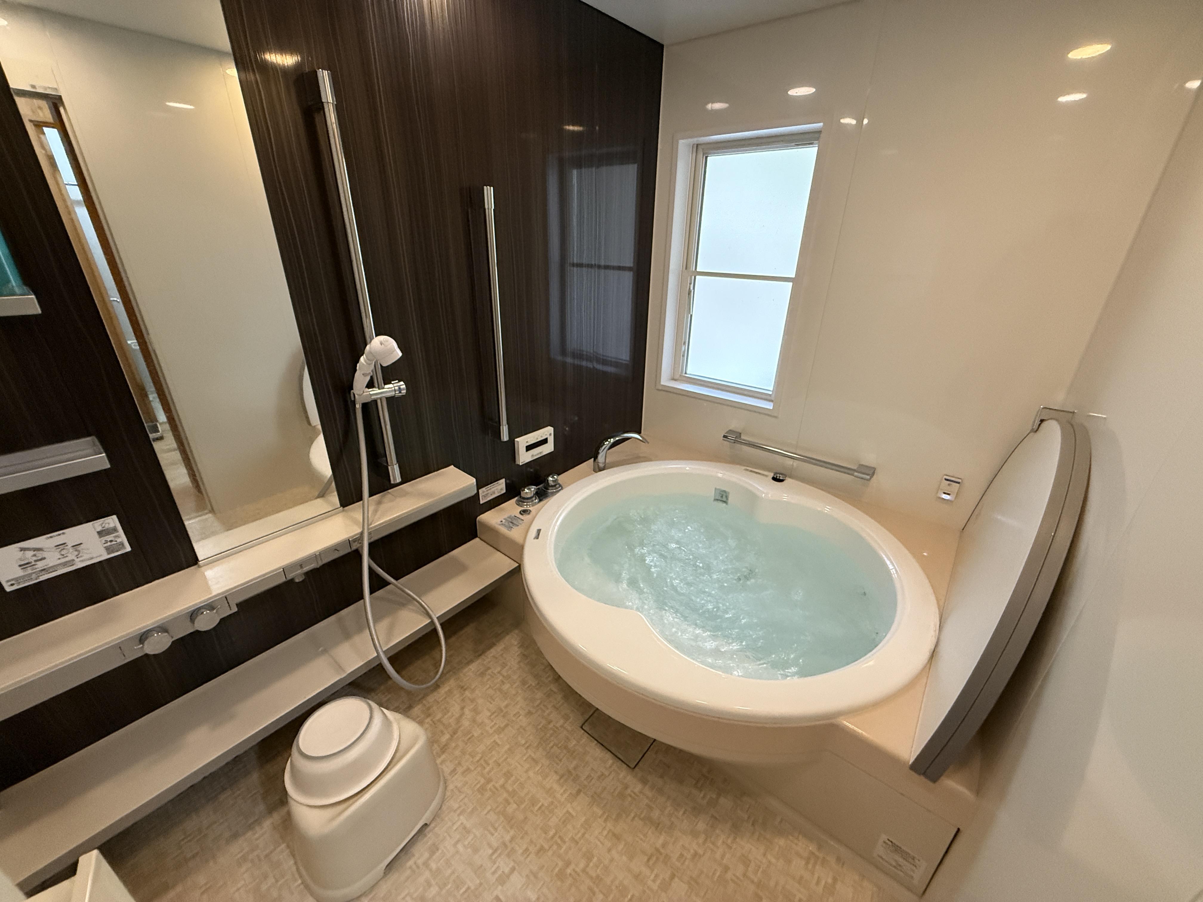 ジャグジー付き浴槽